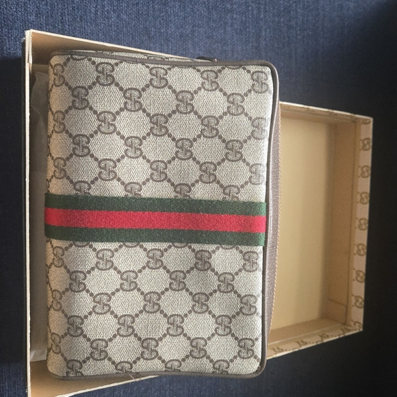 Gucci Vintage EUC Pouch Bag - Picture 14 of 16